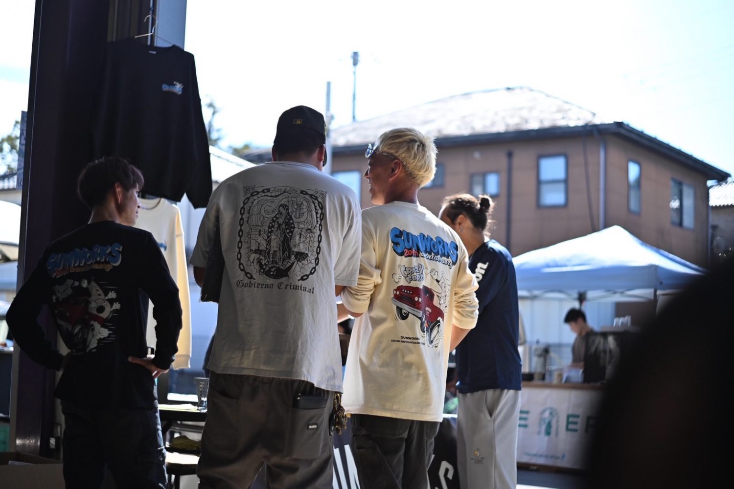 SUNWORKS20周年記念ウェアを着て楽しむ会場の様子